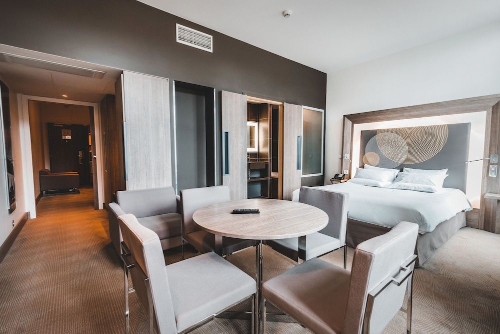 Superior Suite, 1 Queen Bed with Sofa bed