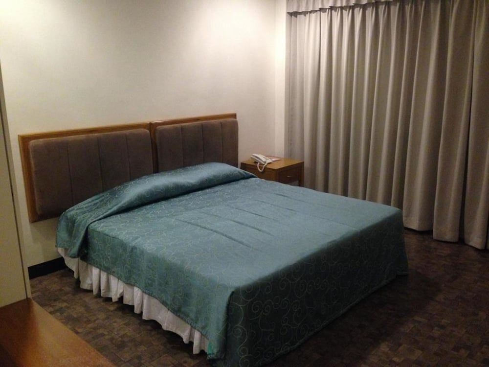 Bayfront Hotel Subic Deluxe Room 6