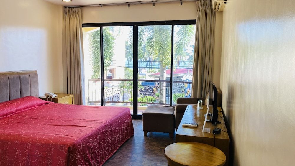 Bayfront Hotel Subic Deluxe Room 12