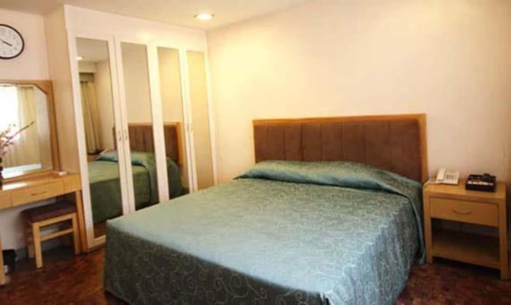 Bayfront Hotel Subic Deluxe Room 3