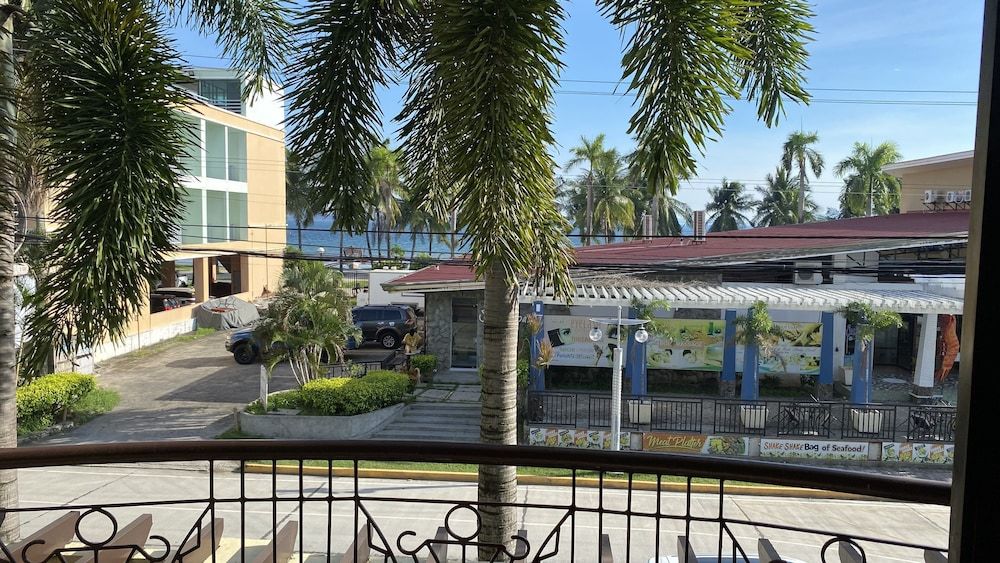 Bayfront Hotel Subic Deluxe Room 14