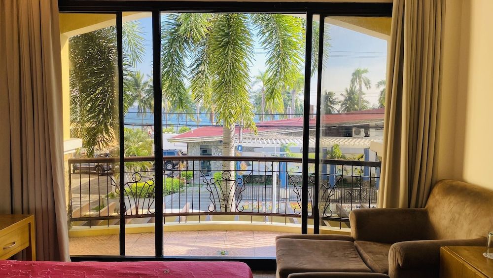 Bayfront Hotel Subic Deluxe Room 15