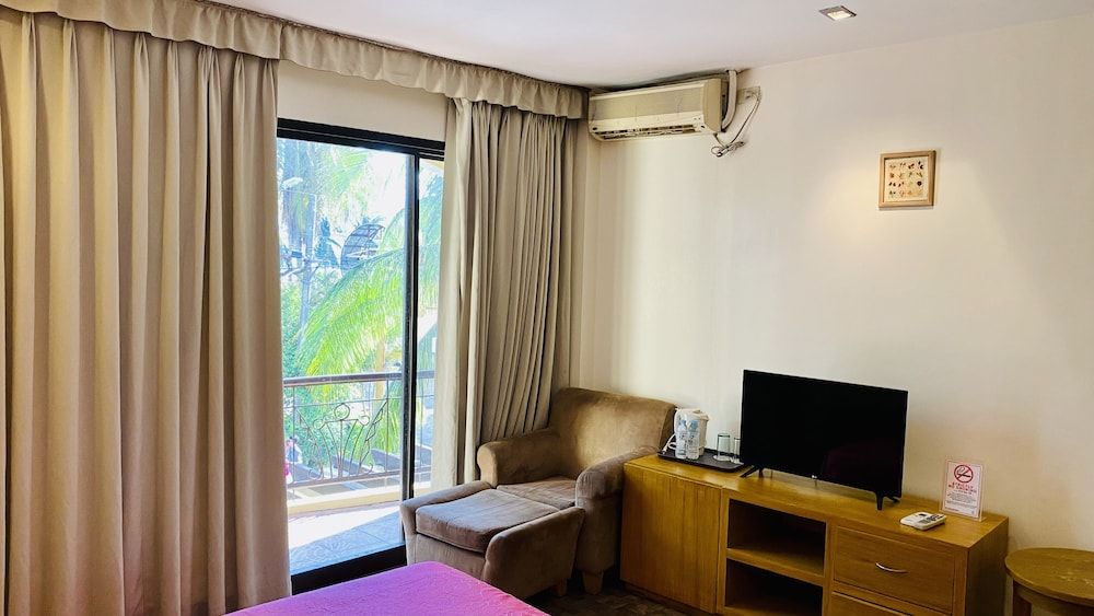 Bayfront Hotel Subic Deluxe Room 10