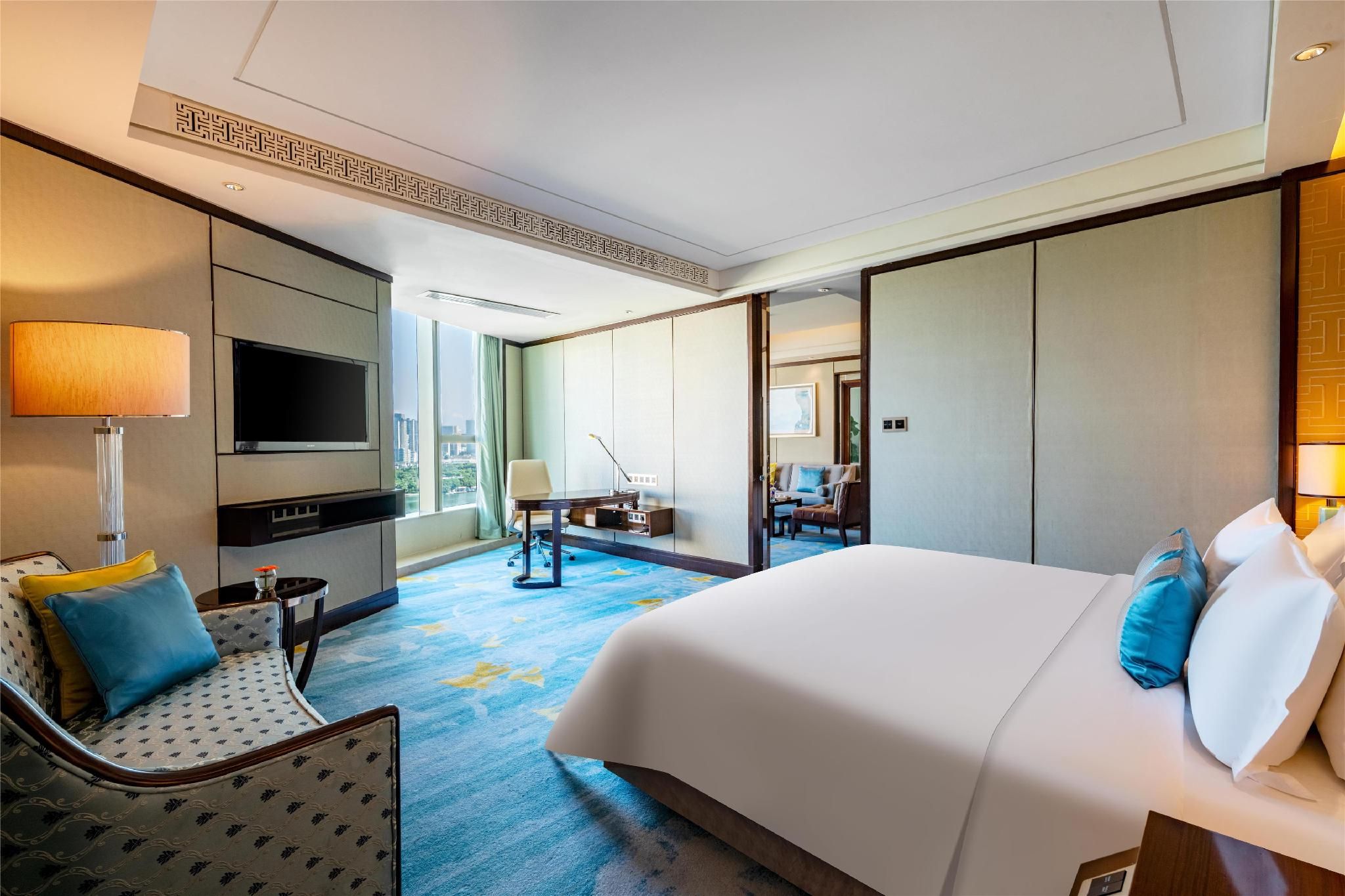 Premier Lake View Suite