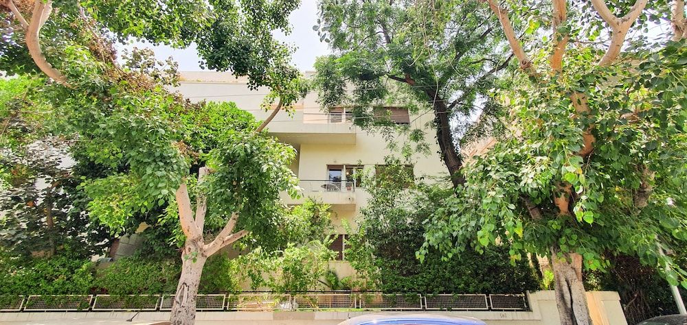 undefined Charming 2BDR apt W Private Garden TL41 2