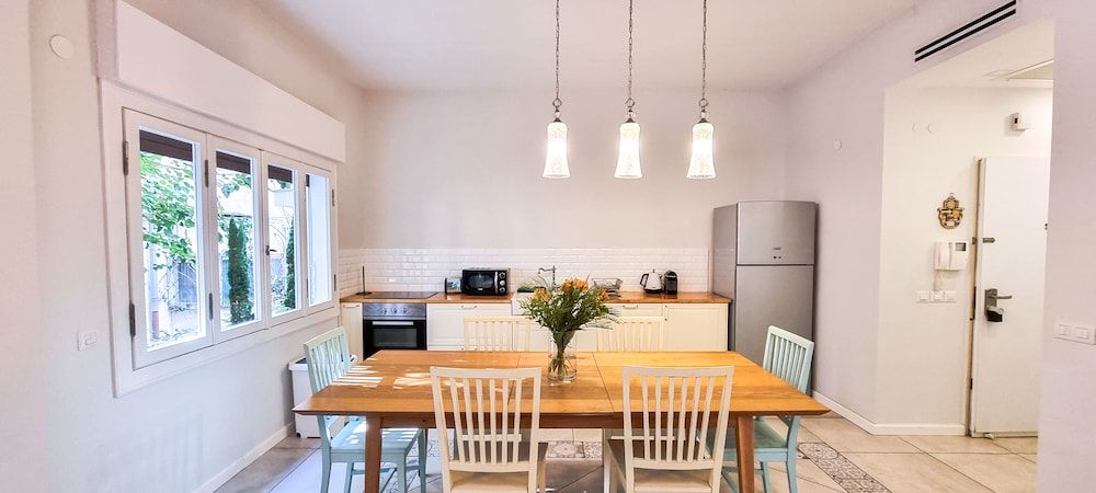 Charming 2BDR apt W Private Garden TL41 Family Apartment 6