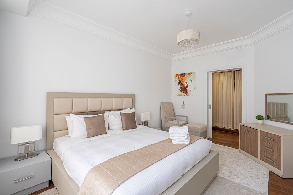 HiGuests - Grandeur Residences Luxury Apartment, 1 King Bed with Sofa bed, Non Smoking 5