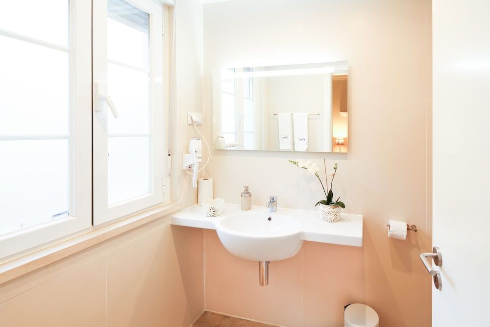 Cruz Apartments Large 5 Bedroom Apartment 10