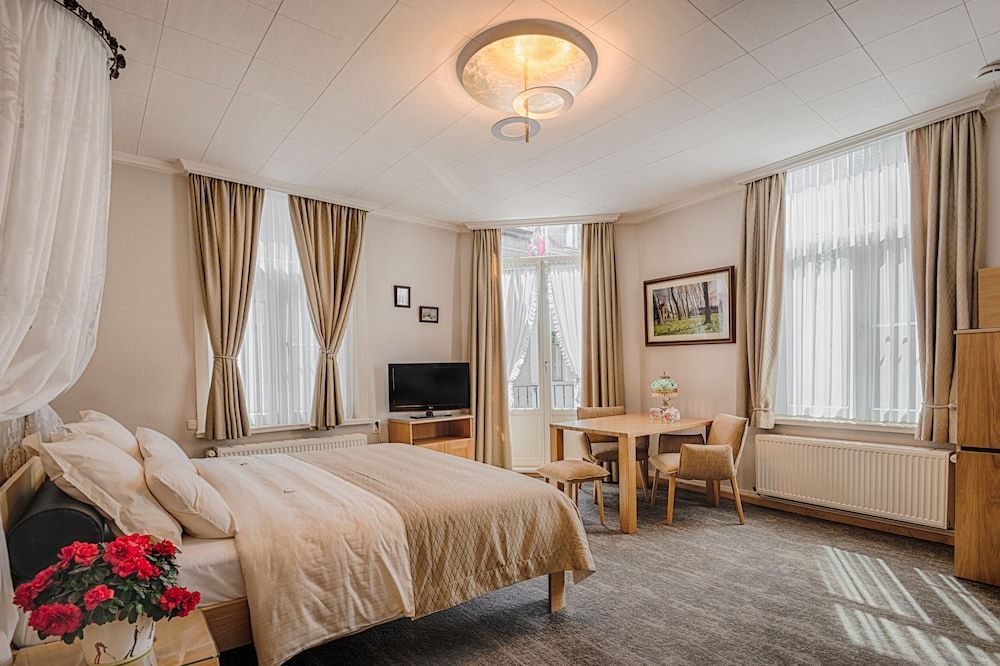 undefined B&B Bariseele Adults only 8