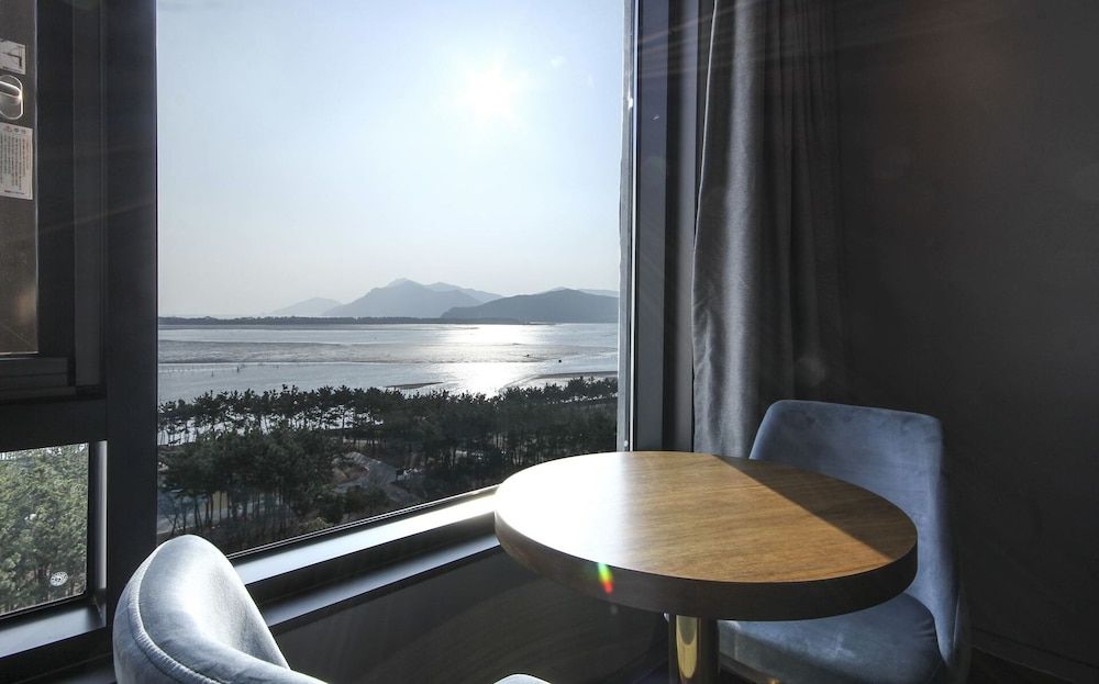 The Brain Hotel Superior Double Room, Ocean View (Breakfast Not Available on Sun) 4