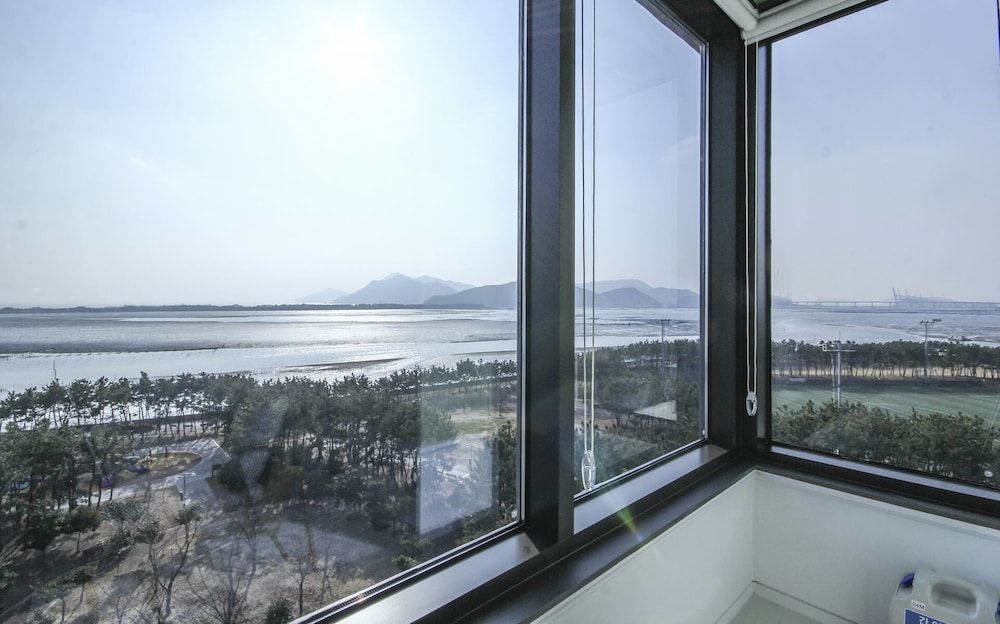 undefined The Brain Hotel 10