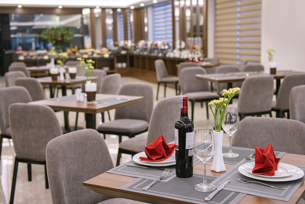 undefined Western Skyline Hotel 7