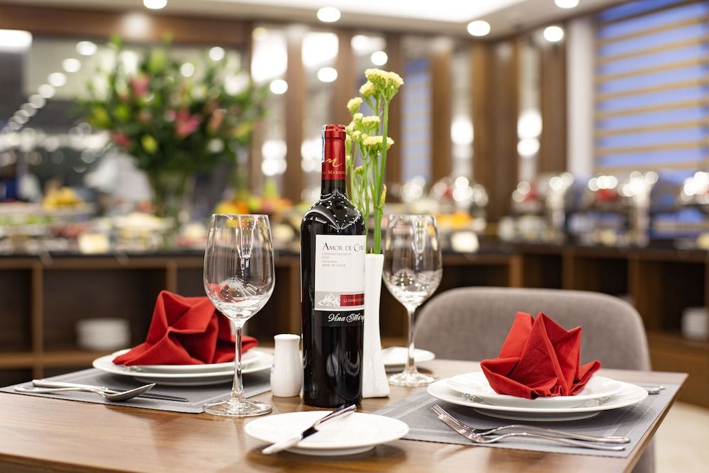 undefined Western Skyline Hotel 4