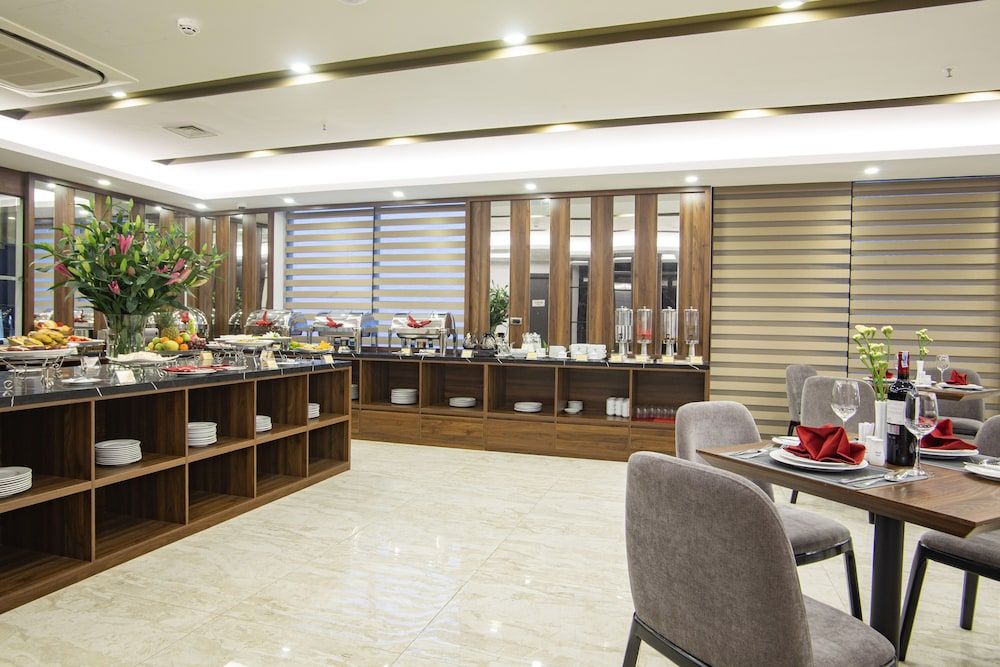 undefined Western Skyline Hotel 8