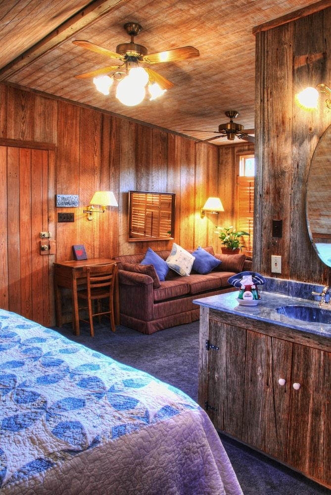 Kuebler Waldrip Haus B&B Classic Room, 1 King Bed, Non Smoking (East Room)