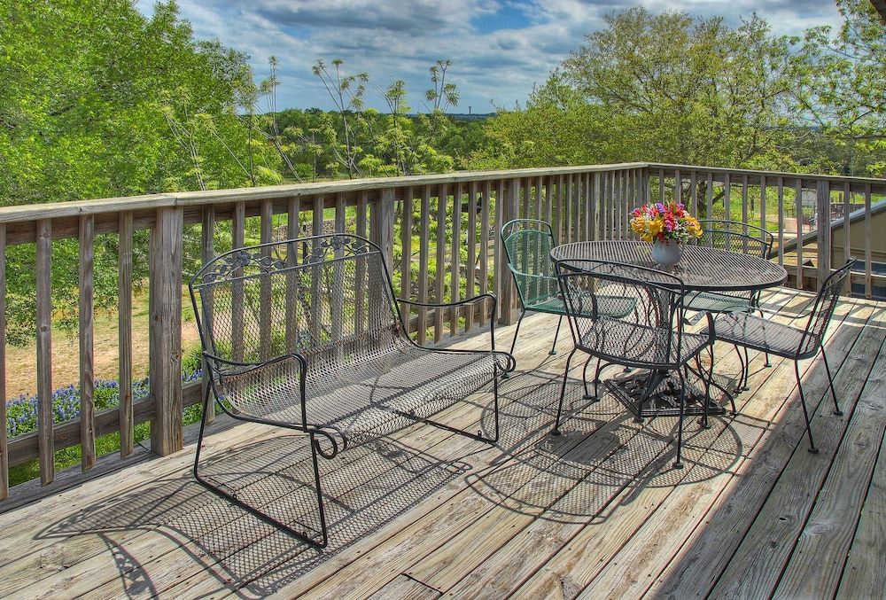 Kuebler Waldrip Haus B&B Romantic Room, Multiple Beds, Non Smoking (Katherine's Attic) 4