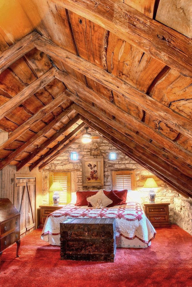 Kuebler Waldrip Haus B&B Romantic Room, Multiple Beds, Non Smoking (Katherine's Attic) 2