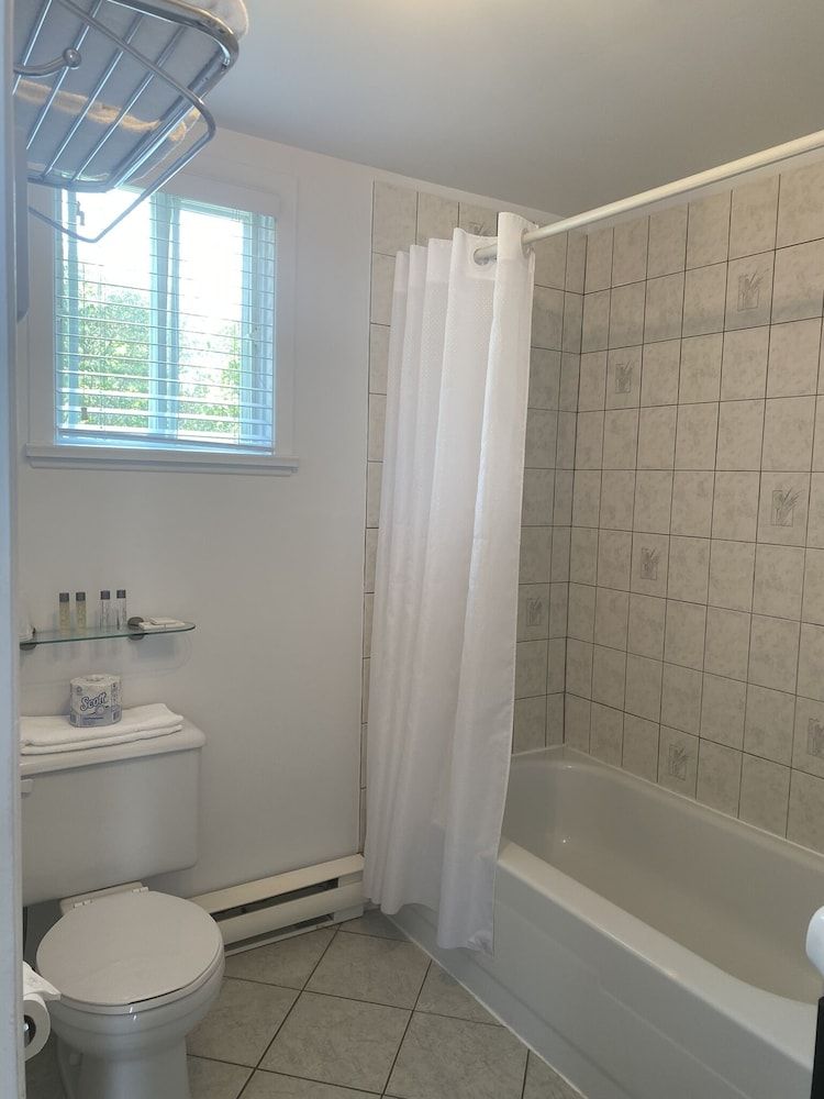 Motel Centre-Ville Room, 2 Double Beds (Pets NOT ALLOWED in this room) 6