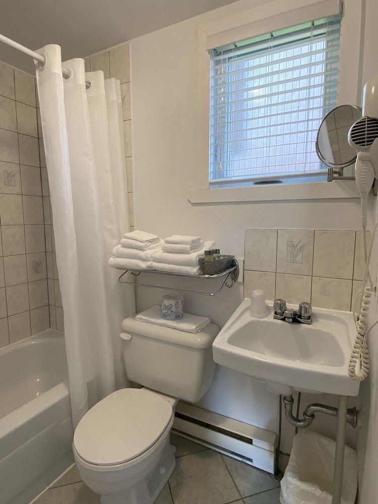 Motel Centre-Ville Room, 2 Queen Beds (pets allowed) 5