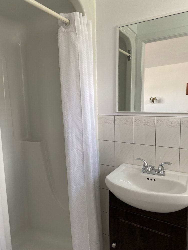 Motel Centre-Ville Room, 2 Double Beds (Pets NOT ALLOWED in this room) 4