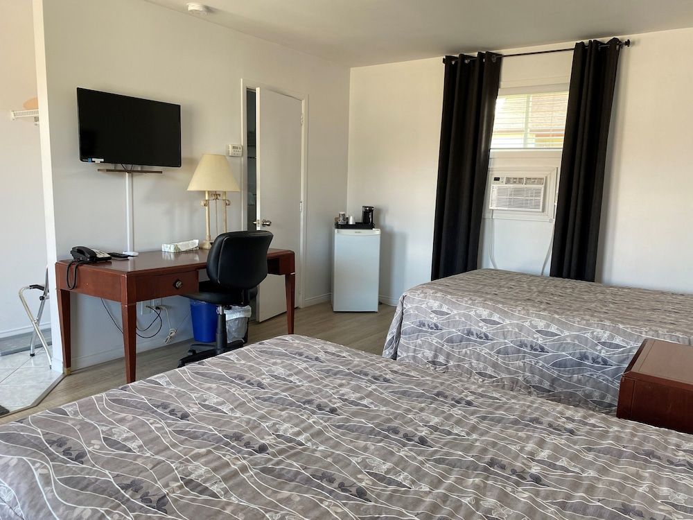 Motel Centre-Ville Room, 2 Double Beds (Pets NOT ALLOWED in this room)