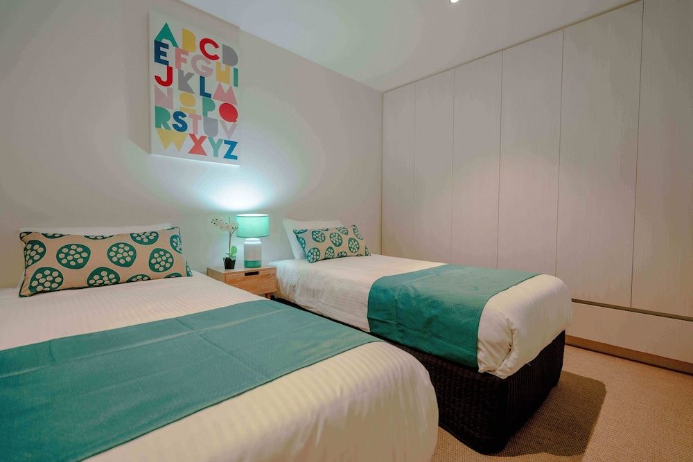 Absolute Collins Family Apartment, Multiple Beds, Kitchen, City View (#915) 2