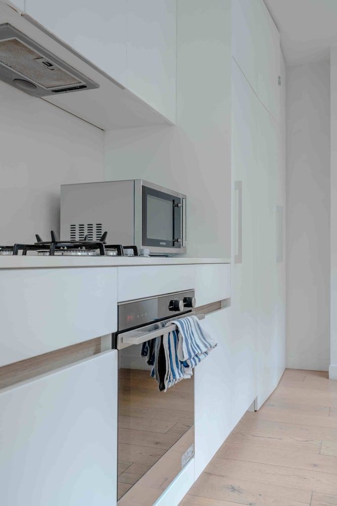 Absolute Collins Family Apartment, Multiple Beds, Kitchen, City View (#915) 5