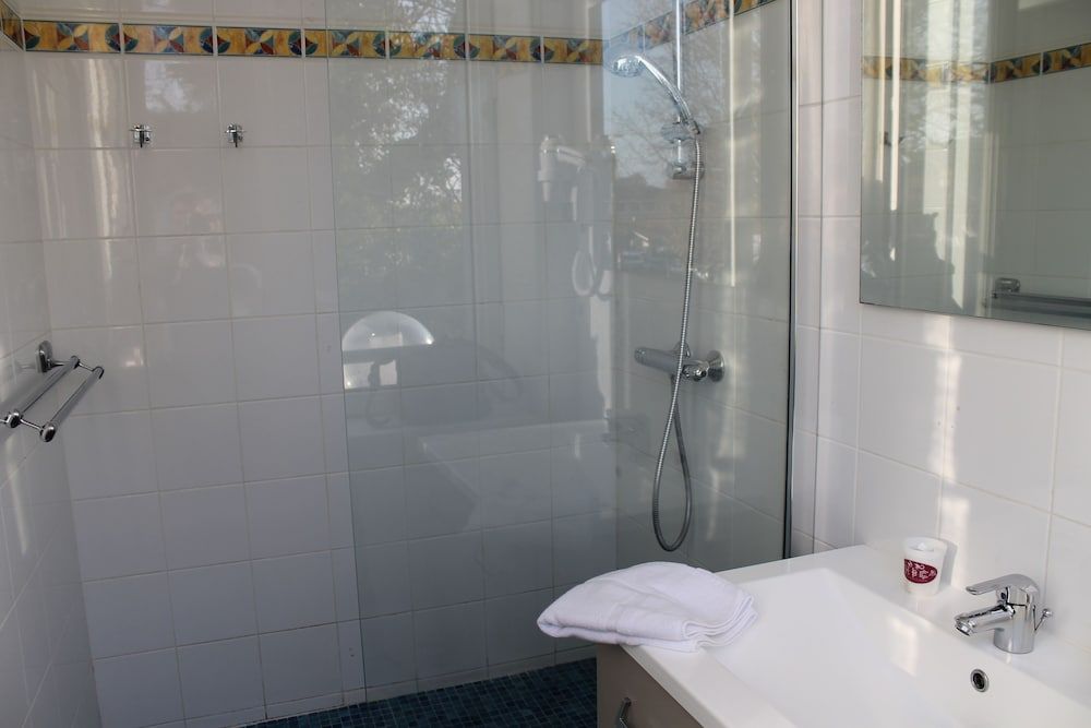 Hotel Bar du Centre Room (Twin) 5