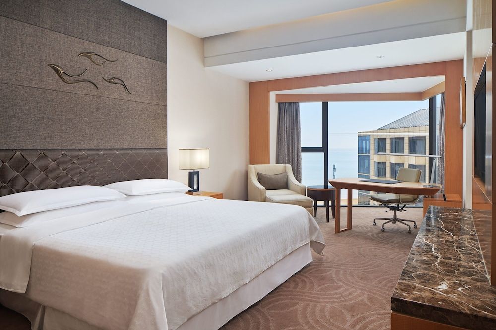 Premier Room, 1 King Bed, Non Smoking, Ocean View