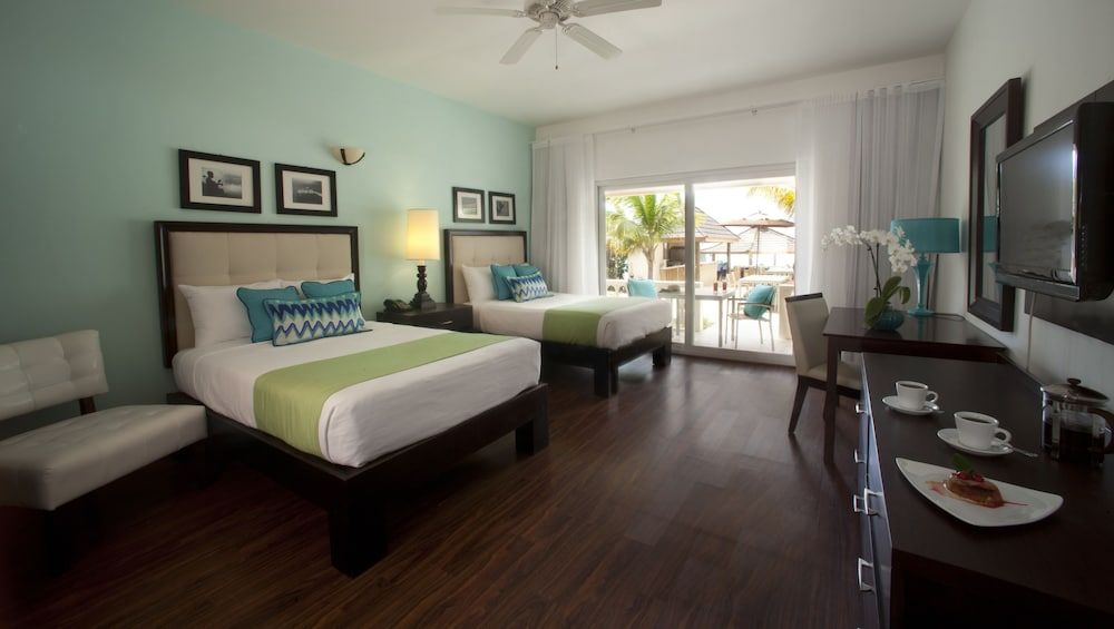 Sandy Haven Resort Deluxe Room, 2 Double Beds, Non Smoking, Oceanfront