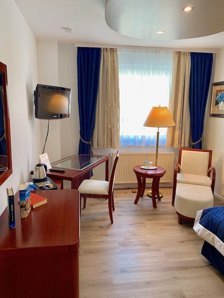 Boutique Hotel Goldene Henne City Single Room 6