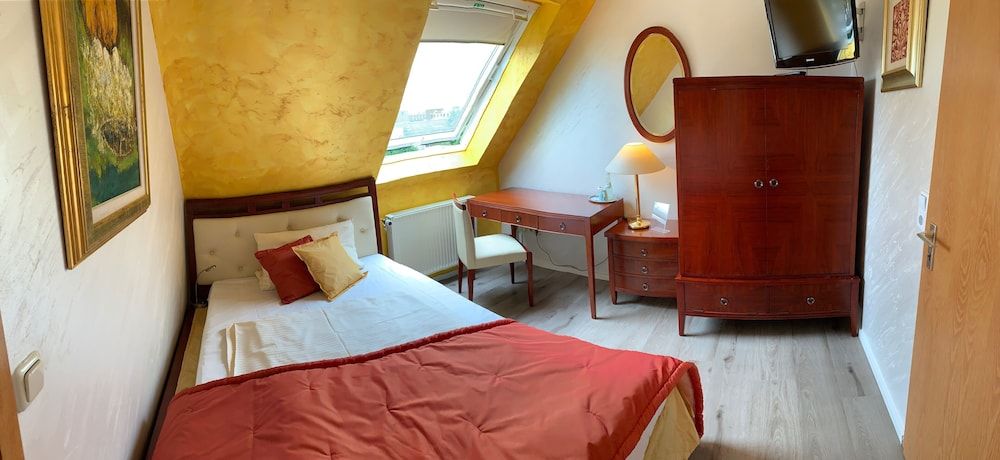 Boutique Hotel Goldene Henne City Single Room