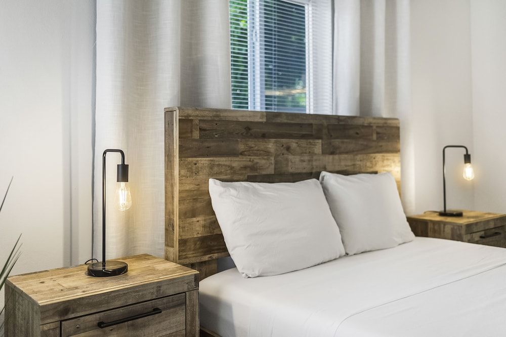 Alani Bay Premium Condos Premium Condo, 2 Bedrooms, 2 Bathrooms (1716) 4