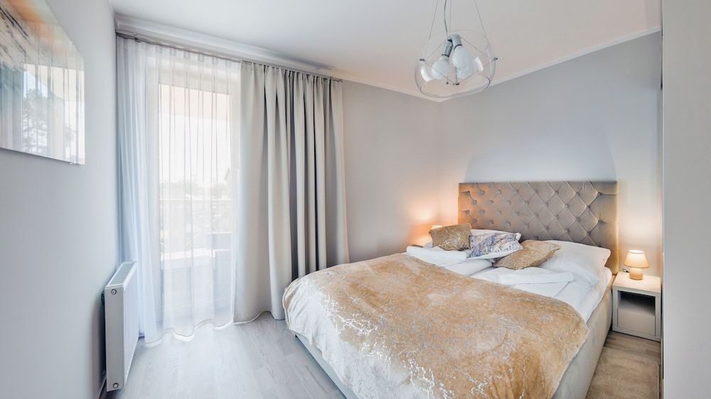 Apartment (36, Orła Białego 1)