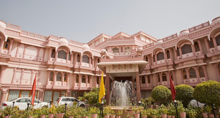Hotel Raj Vilas Palace