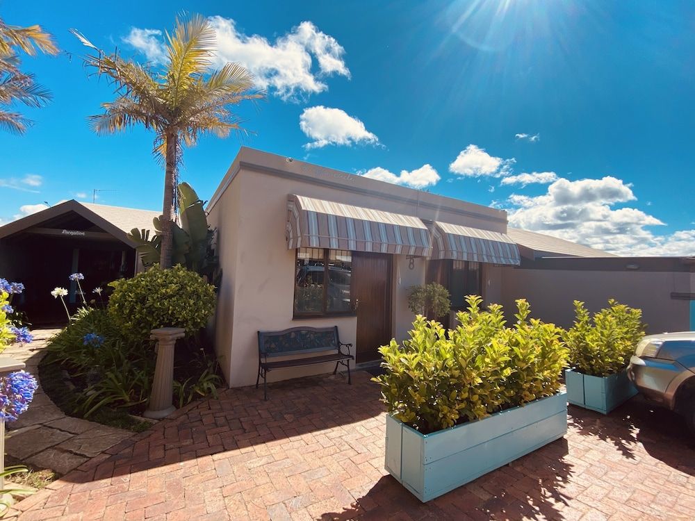 undefined Dolphin Circle B&B 7