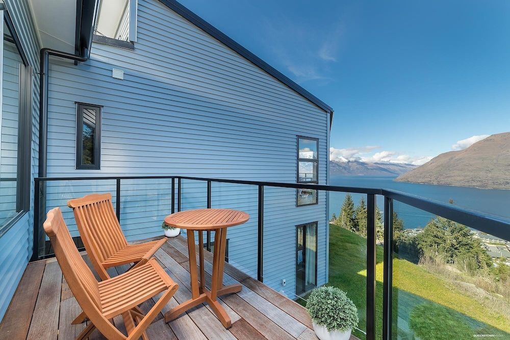 undefined Modern One Bedroom Apartment with Lake View 9