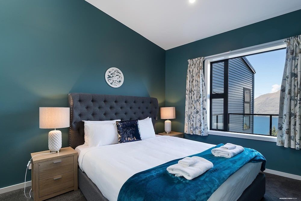 undefined Modern One Bedroom Apartment with Lake View