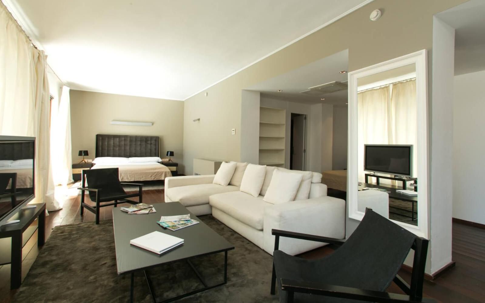 Pool Suite