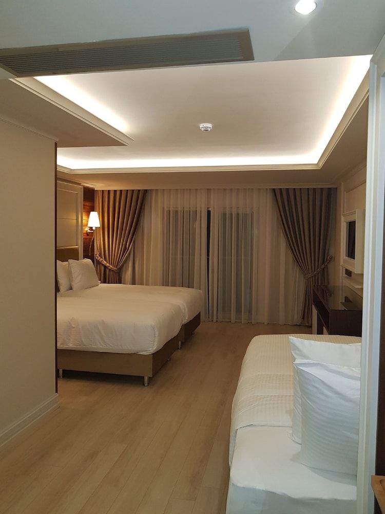 Grand Marcello Hotel & Spa Deluxe Double or Twin Room, Multiple Beds, Non Smoking 5