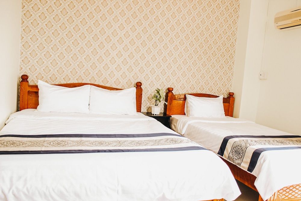 Ngoc Linh Motel Deluxe Family Room, City View 2