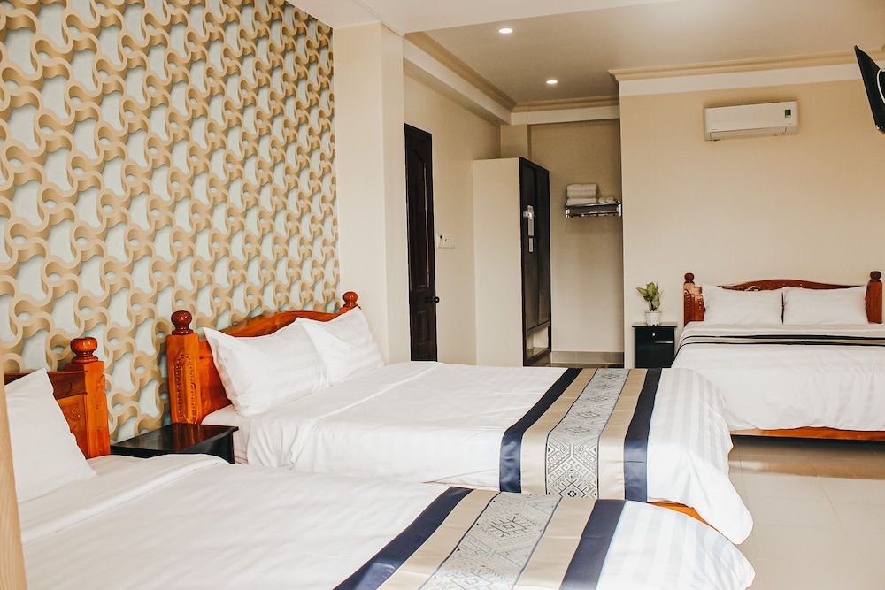 Ngoc Linh Motel Deluxe Family Room, City View 3