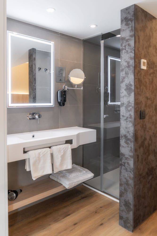 Hotel Montarto Double Room 9