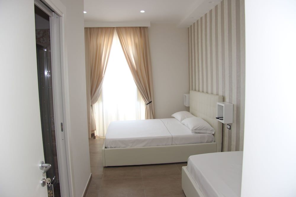 undefined Philip Royal 2