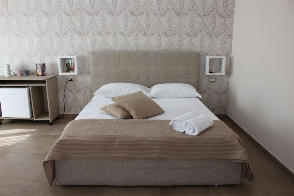 undefined Philip Royal 5