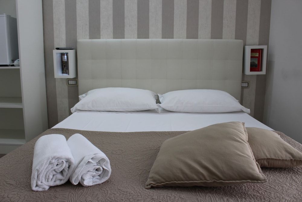 Philip Royal Double Room (2) 2