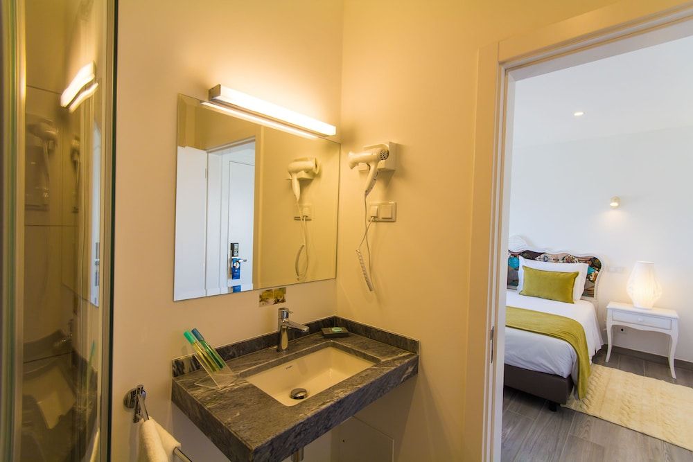 Mareta Beach House Standard Double or Twin Room, Partial Ocean View 5