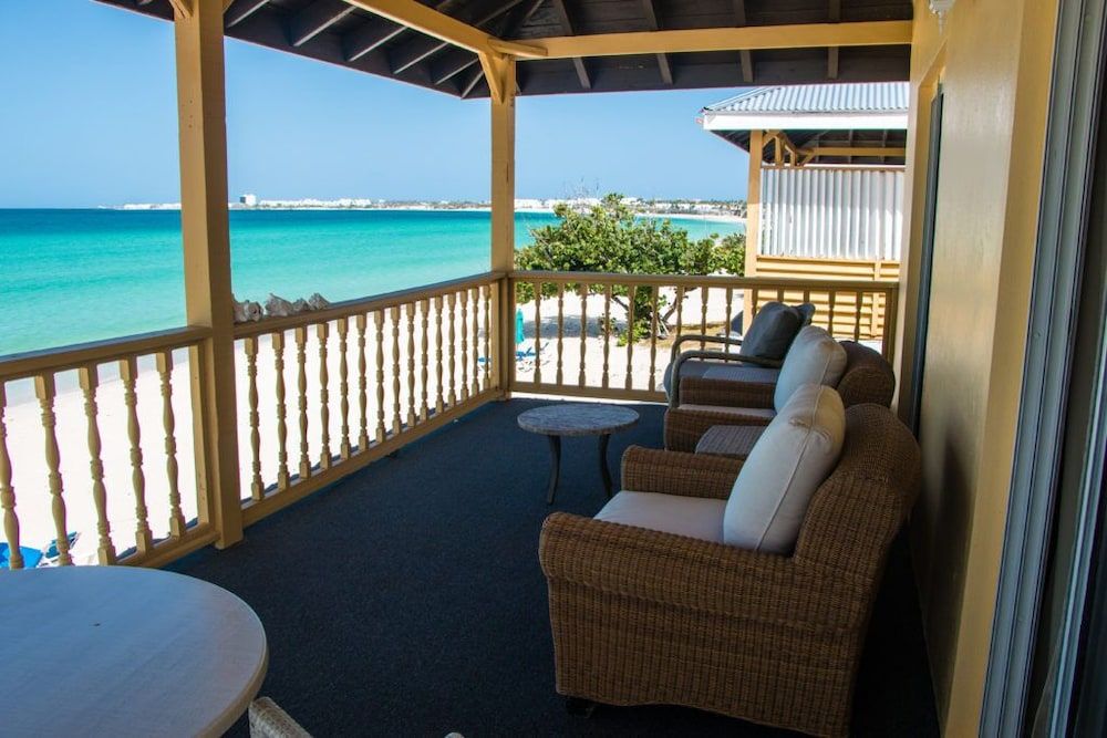 Rendezvous Bay Hotel Deluxe Suite 6