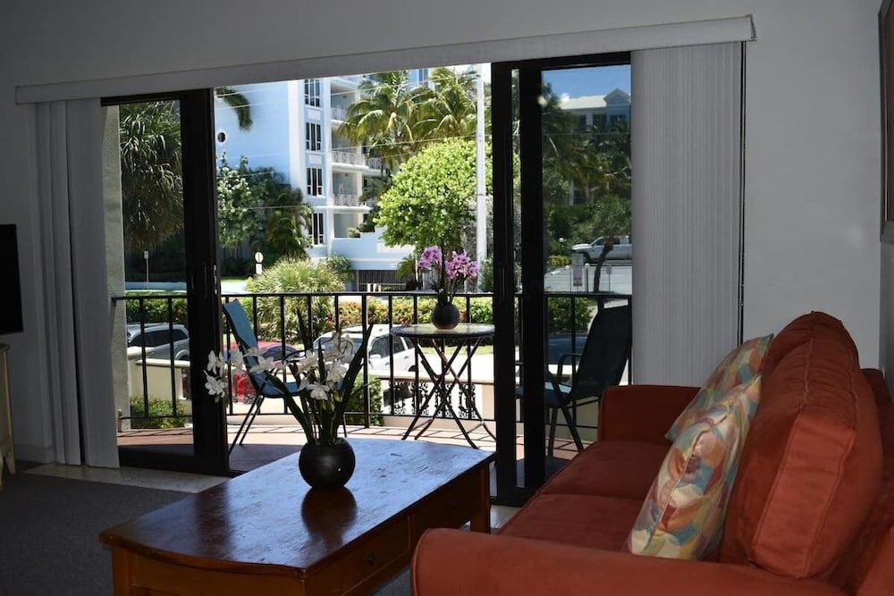 Oceans 735 Superior Studio, Balcony, Partial Ocean View 4