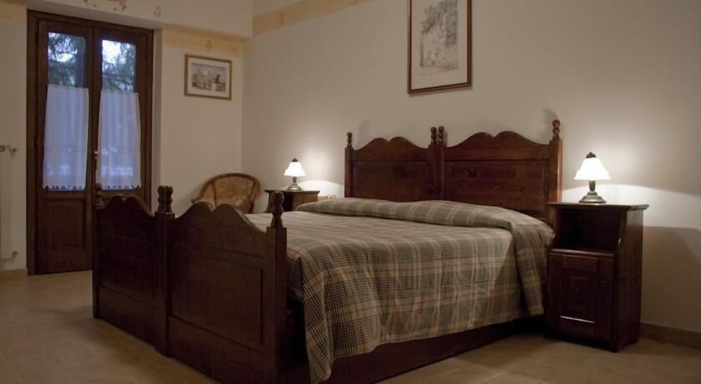 LH Hotel Paradiso Standard Triple Room 6